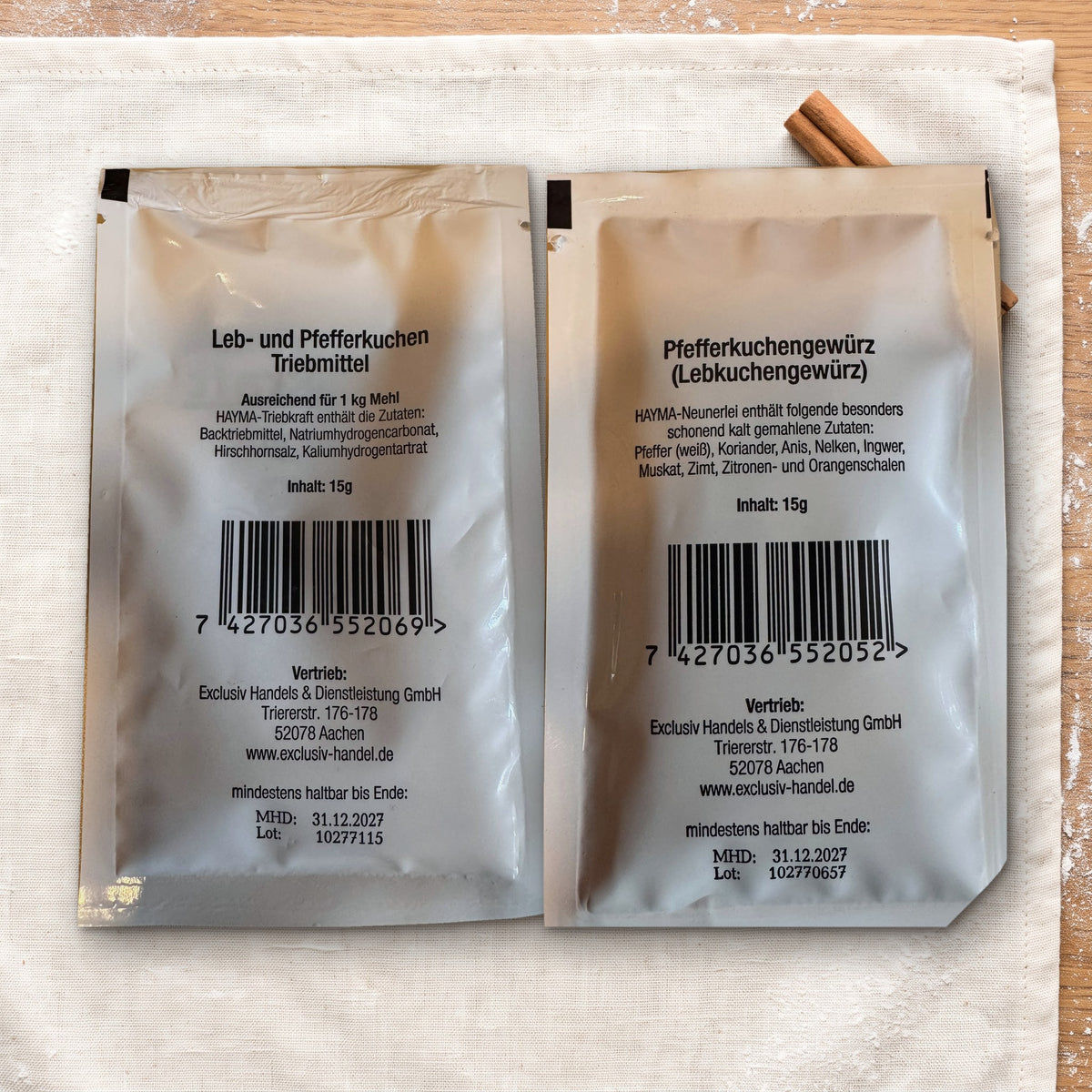 Rückseiten der Beutel Hayma Treibkraft und Hayma Neunerlei mit Zutatenlisten und Vertriebsanschrift