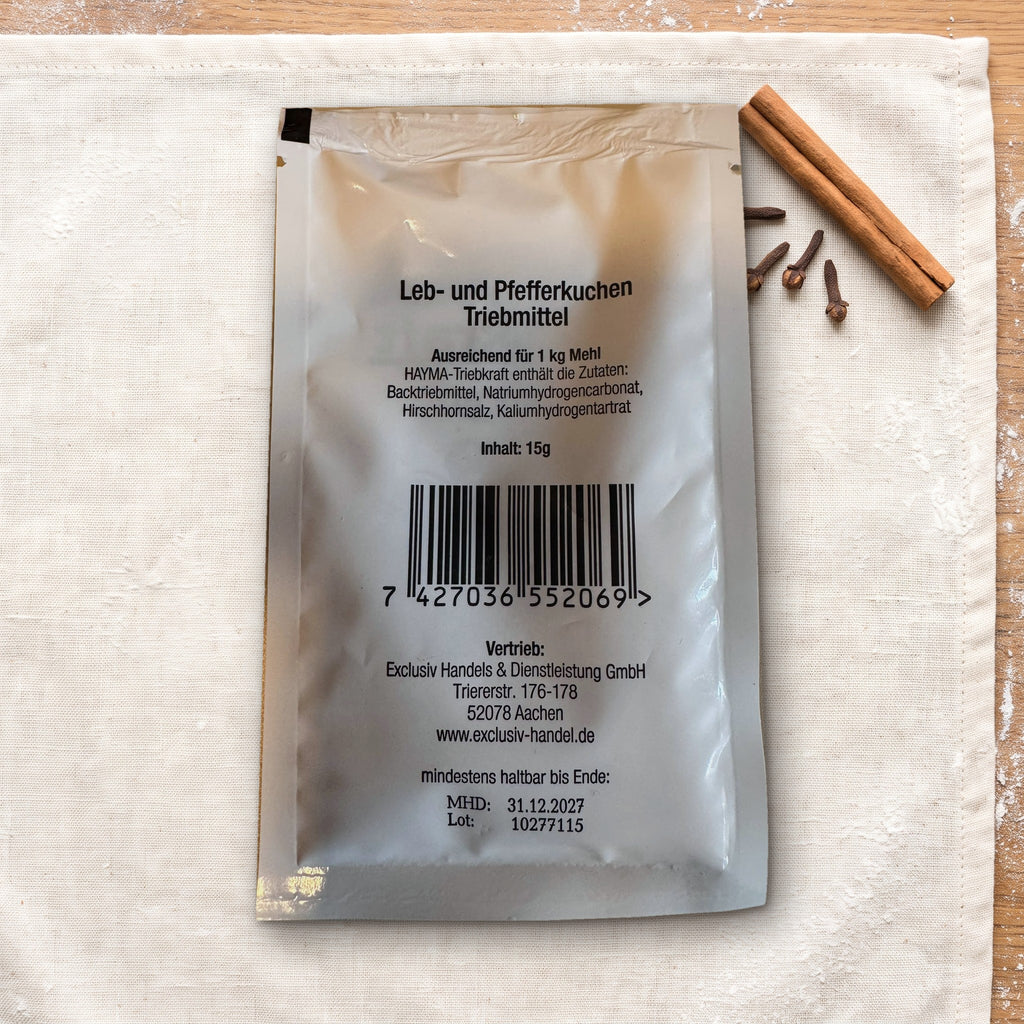 Rückseite eines Beutels Hayma Treibkraft mit Zutatenliste, dem Hinweis „Ausreichend für 1 kg Mehl“ und der Füllmenge 15 g